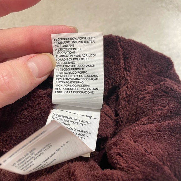 North Face Cable Knit Minna Beanie in a burgundy - Picture 4 of 4